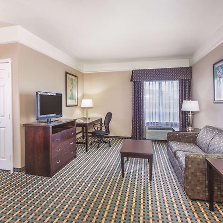 La Quinta By Wyndham Bay City Bagian luar foto