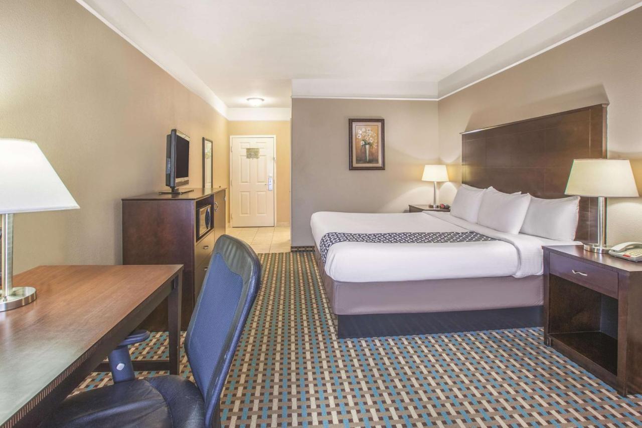 La Quinta By Wyndham Bay City Bagian luar foto
