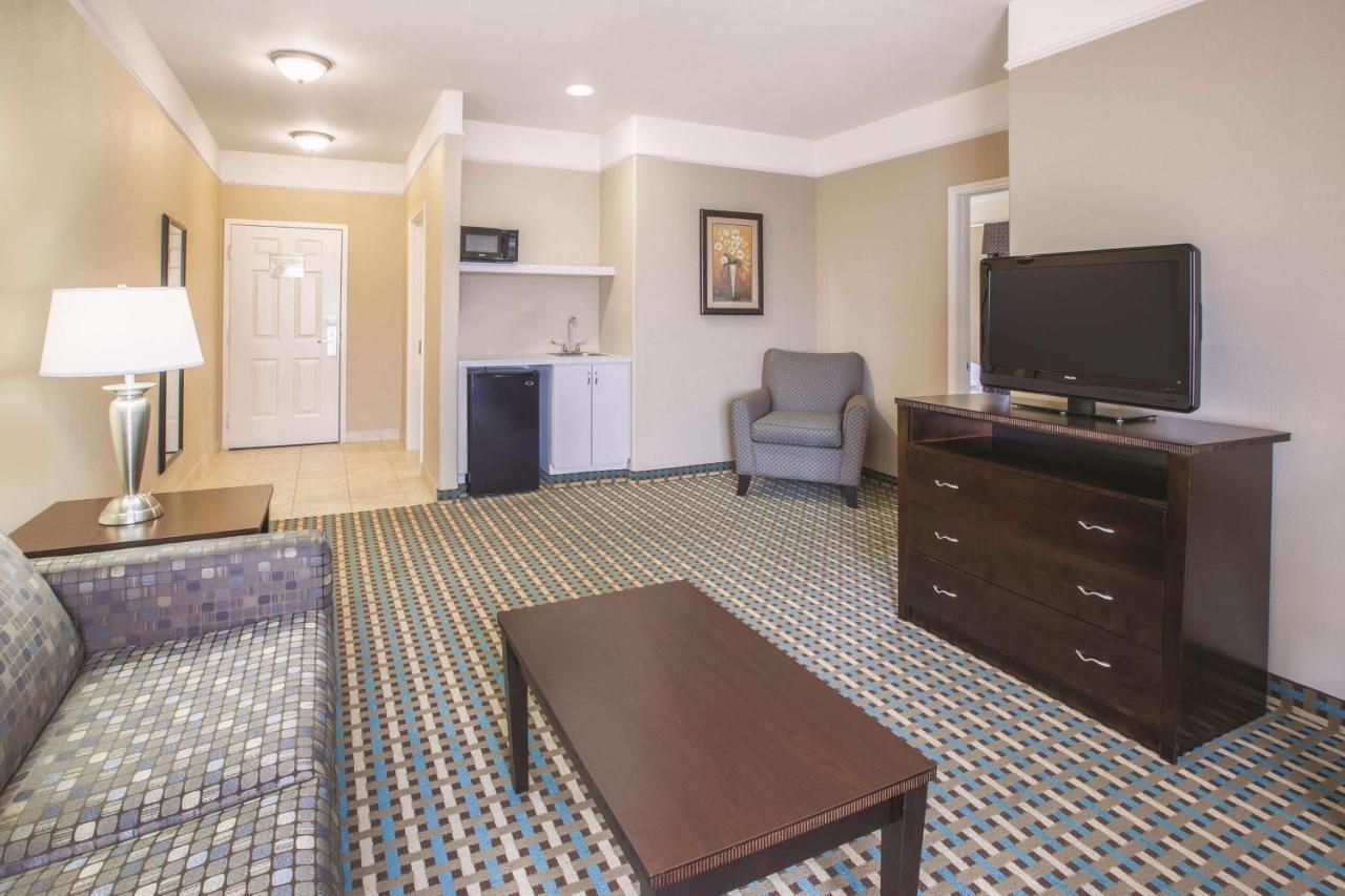 La Quinta By Wyndham Bay City Bagian luar foto