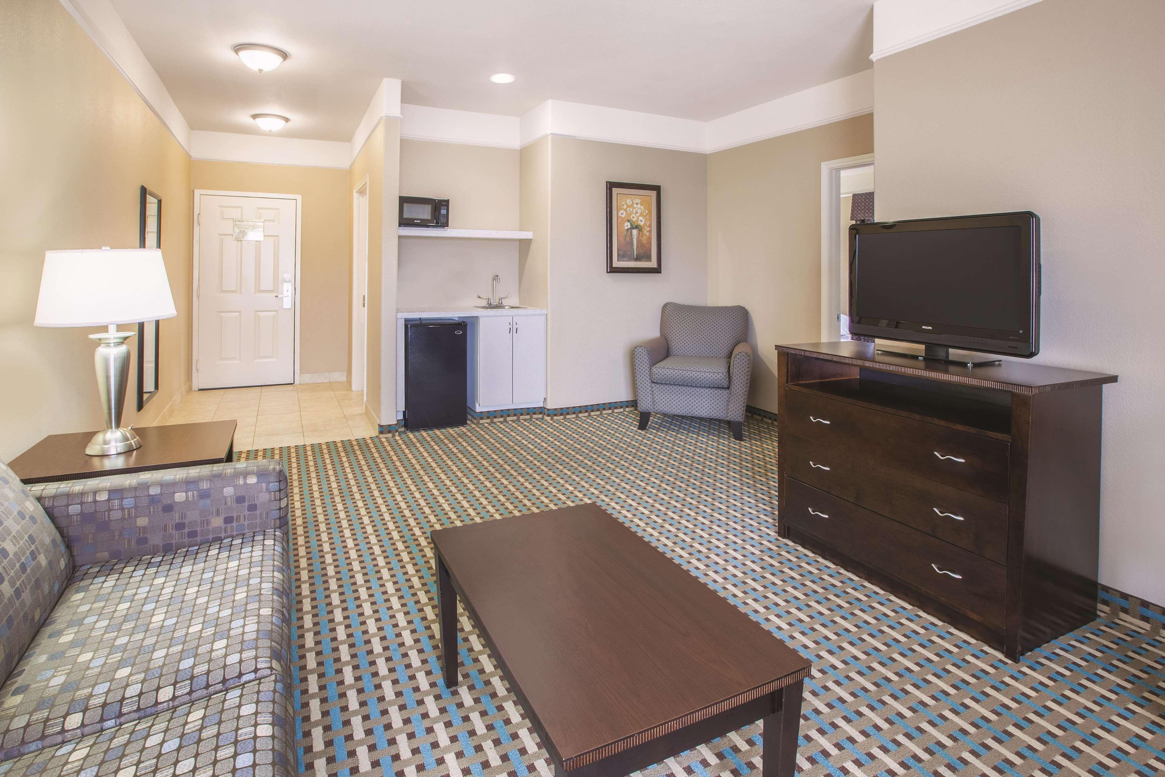 La Quinta By Wyndham Bay City Bagian luar foto